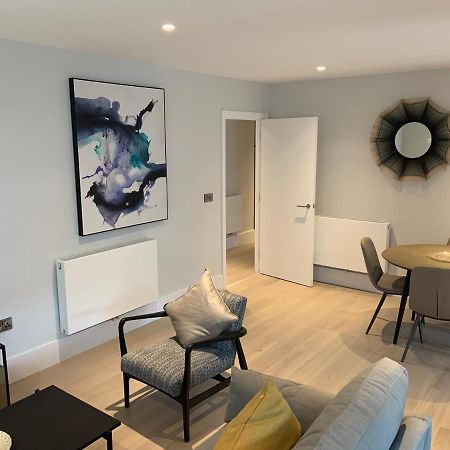 Heathrow North Apartments By Charles Hope Hounslow Kültér fotó
