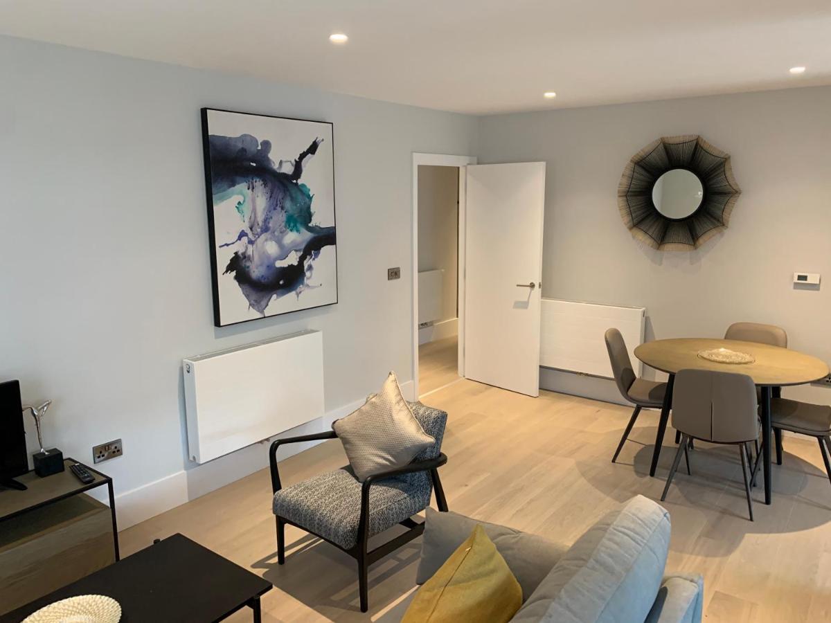 Heathrow North Apartments By Charles Hope Hounslow Kültér fotó